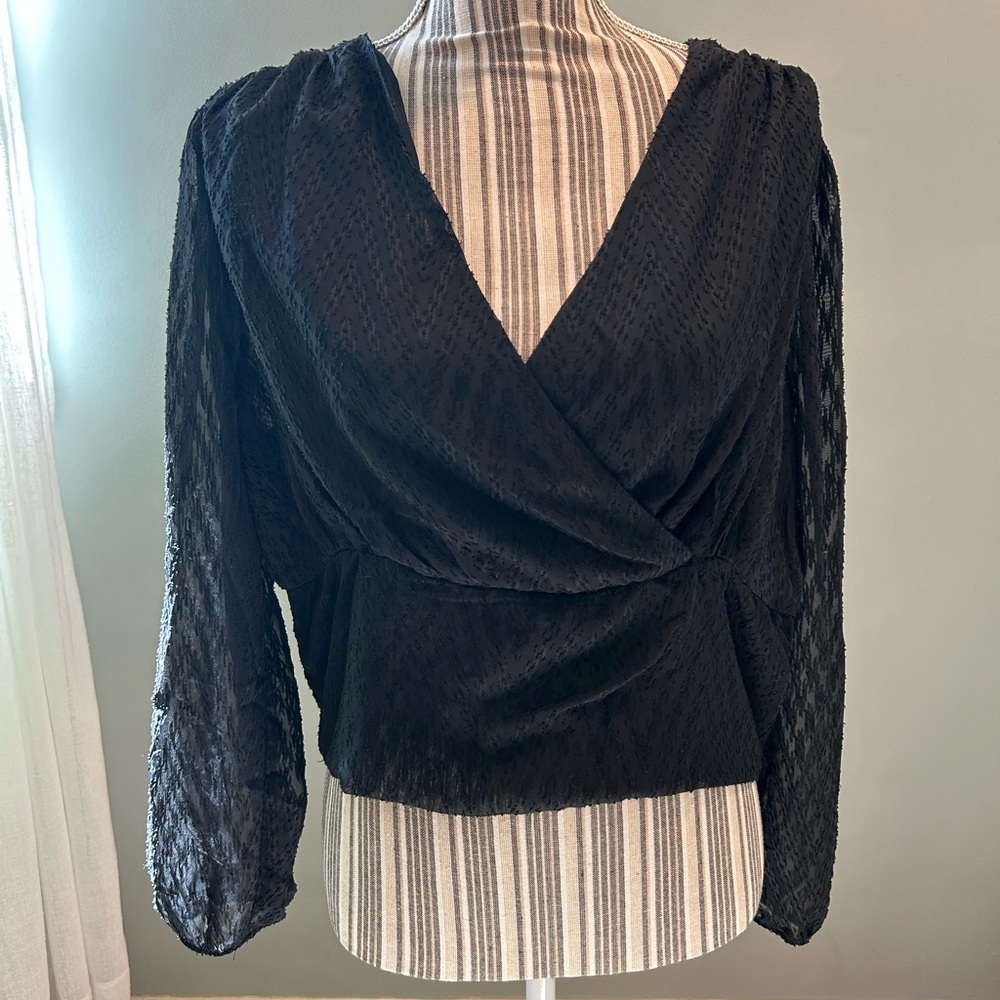 Torrid Zig Zag Surplice Crop Blouse NWT Size 00/M/L